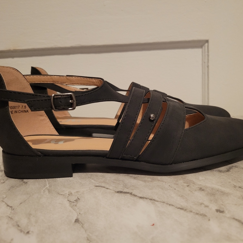 Cutout Flats - Picture 3 of 5